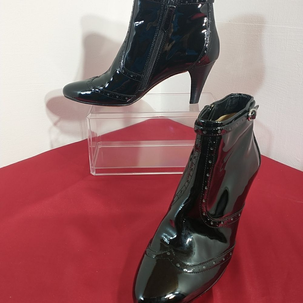 Cole Haan Women's SZ 6B Black Patent Leather Ankle Boots .